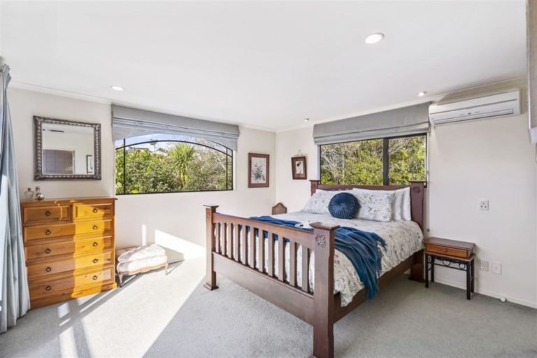 Photo of property in 23 Hogarth Rise, West Harbour, Auckland, 0618