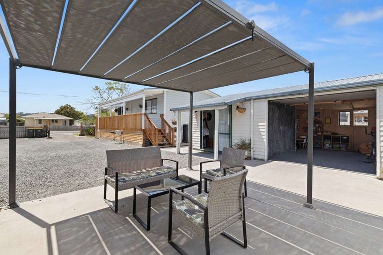 Photo of property in 16 Te Moau Avenue, Parakai, 0830