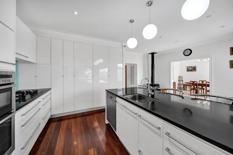 Photo of property in 18 Bulteel Street, New Plymouth, 4310