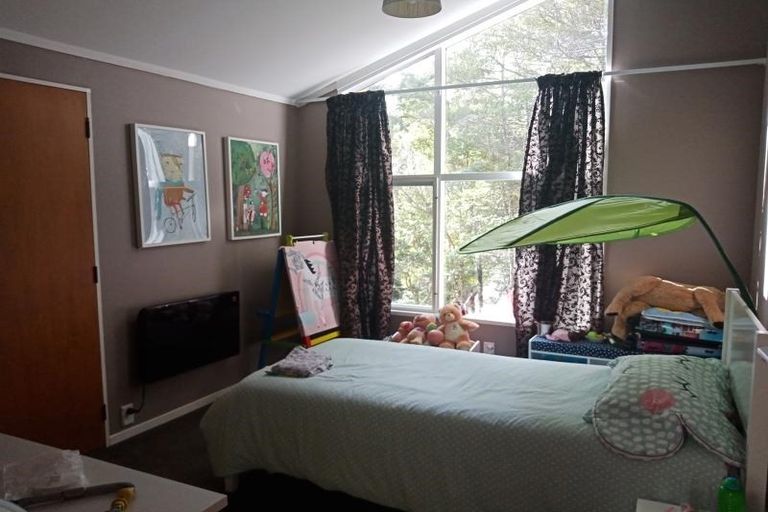 Photo of property in 7b Tiniroa Grove, Silverstream, Upper Hutt, 5019