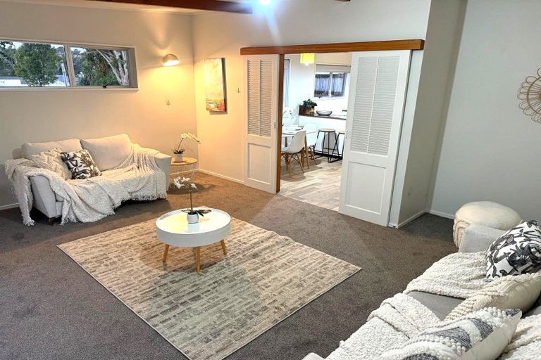 Photo of property in 2/35a Rangatira Road, Beach Haven, Auckland, 0626