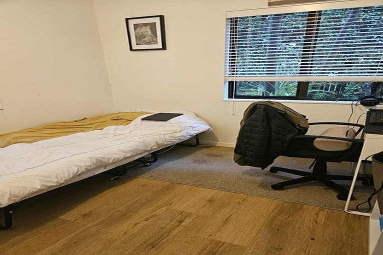 Photo of property in 2/99 Konini Road, Titirangi, Auckland, 0604