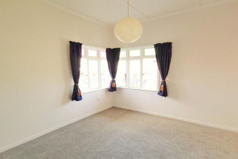 Photo of property in 1 Gilliam Street, New Lynn, Auckland, 0600