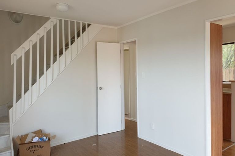 Photo of property in 1/8 Greenstone Place, Clover Park, Auckland, 2019