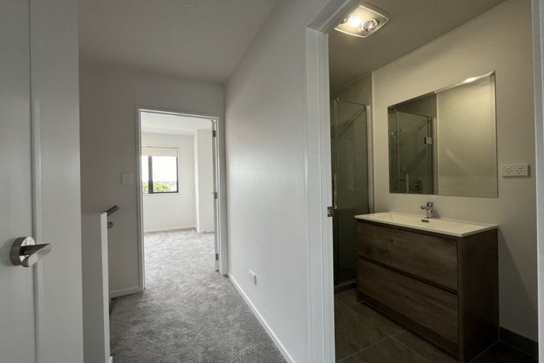 Photo of property in 7 Paetai Lane, Te Atatu Peninsula, Auckland, 0610