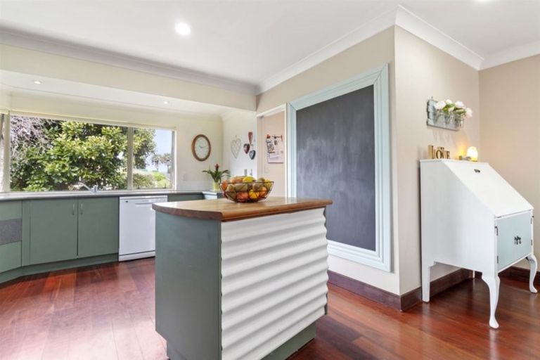 Photo of property in 13 Owen Place, Omokoroa, 3114