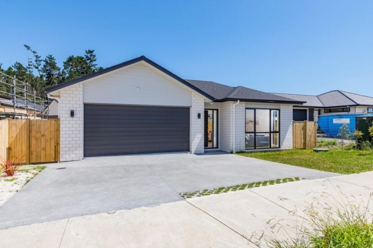 Photo of property in 4 Konoba Avenue, Kumeu, 0810