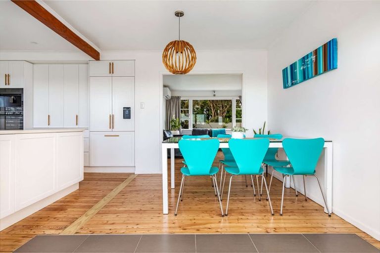 Photo of property in 121 Vipond Road, Stanmore Bay, Whangaparaoa, 0932