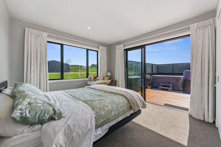 Photo of property in 5 Vickers Way, Acacia Bay, Taupo, 3385