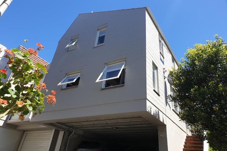 Photo of property in 6 Stowe Hill, Thorndon, Wellington, 6011