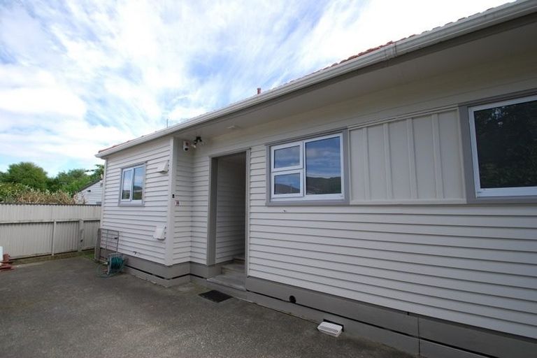 Photo of property in 517 Riverside Drive North, Fairfield, Lower Hutt, 5011