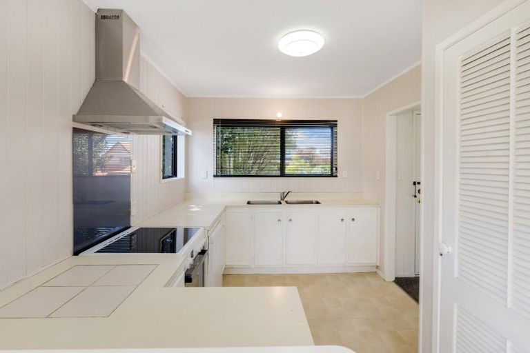 Photo of property in 1/42 Lexington Drive, Botany Downs, Auckland, 2010