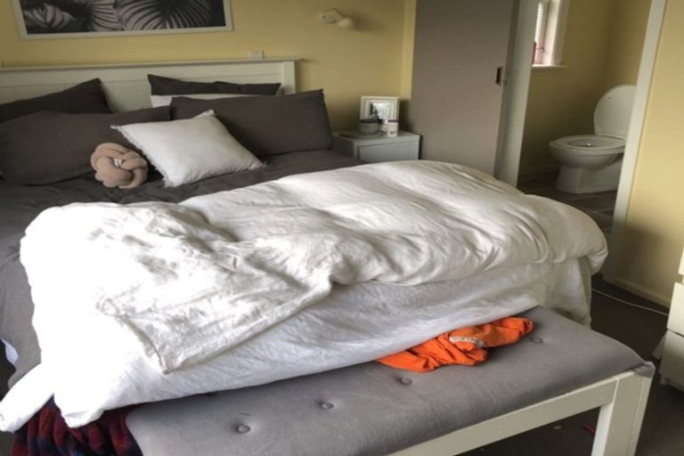 Photo of property in 27 Bellringer Crescent, Newlands, Wellington, 6037