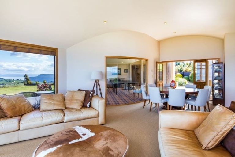 Photo of property in 42 Edge Hill, Acacia Bay, Taupo, 3385