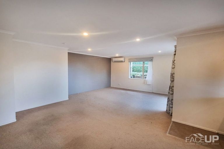 Photo of property in 13 Anna Lane, Glen Eden, Auckland, 0602
