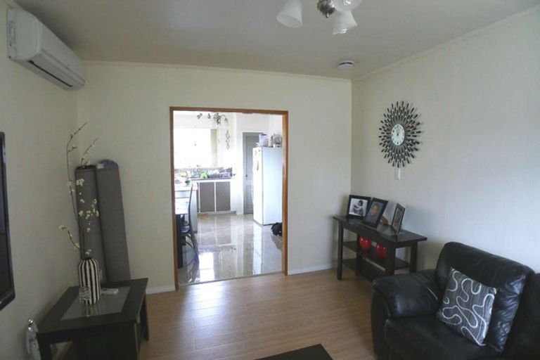 Photo of property in 33 Universal Drive, Henderson, Auckland, 0610