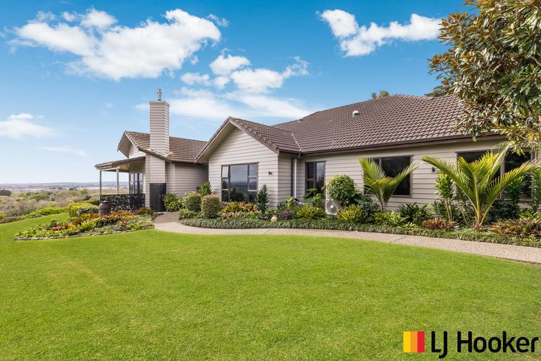 Photo of property in 39 Harry Dreadon Road, Opaheke, Papakura, 2584