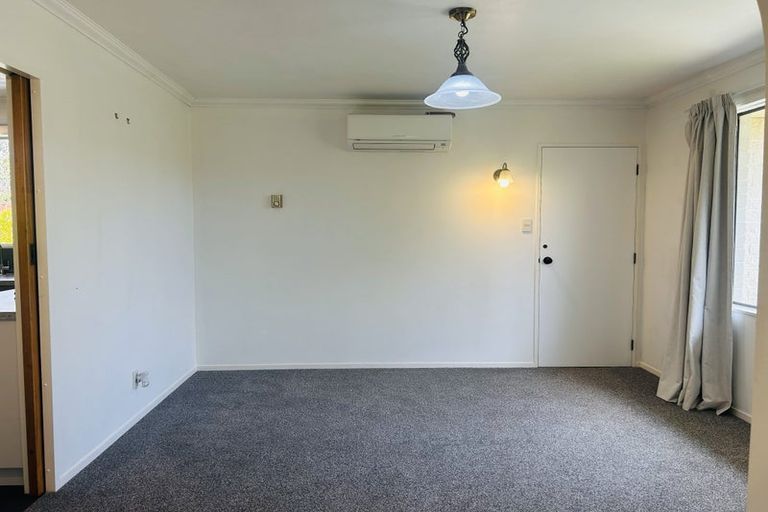 Photo of property in 28 Rewarewa Crescent, Waikanae, 5036