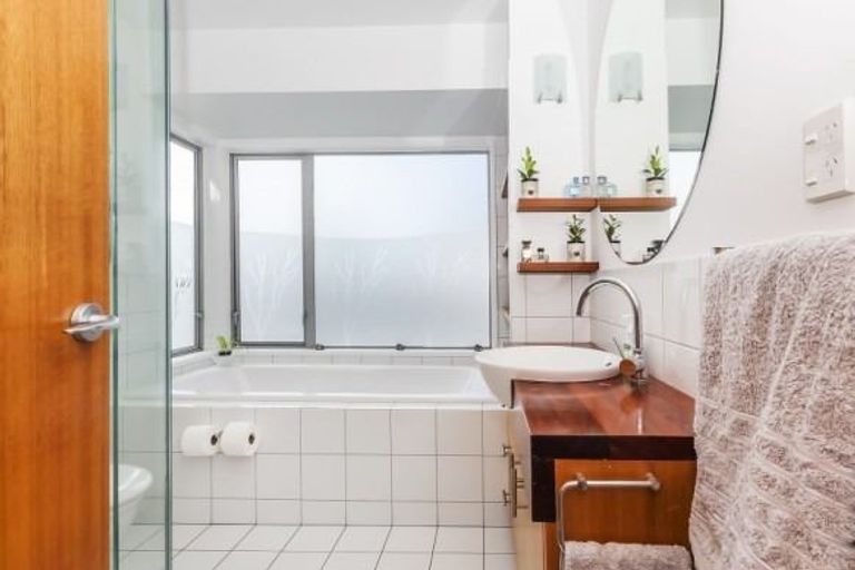 Photo of property in 117 Marine Parade, Seatoun, Wellington, 6022