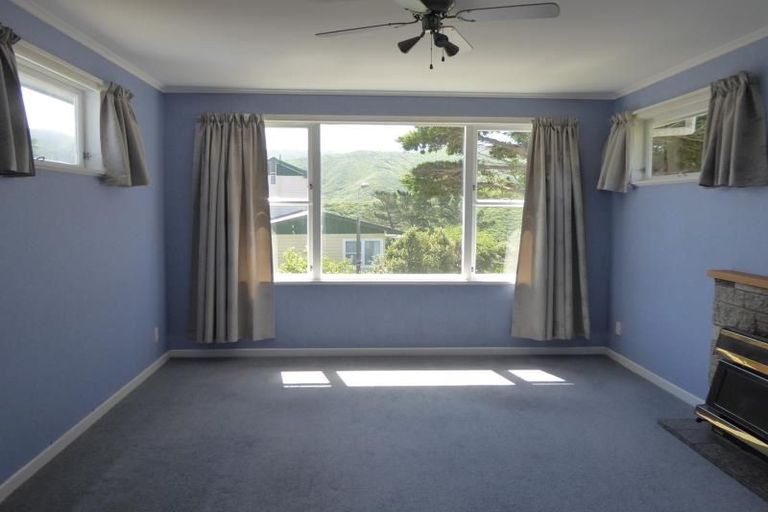 Photo of property in 9 Camrose Grove, Kingston, Wellington, 6021