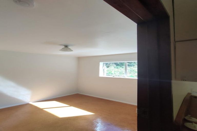 Photo of property in 21 Pendlebury Street, Green Bay, Auckland, 0604