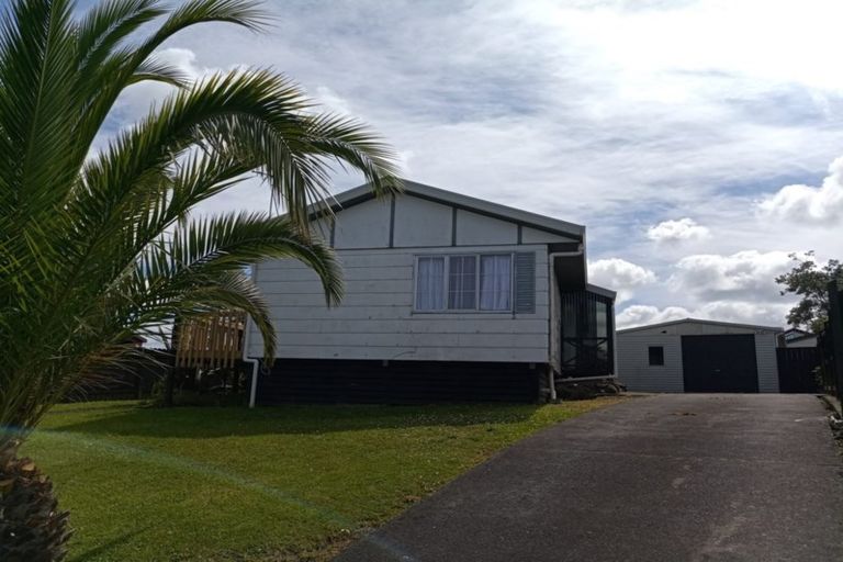 Photo of property in 22 Greenstone Place, Clover Park, Auckland, 2019