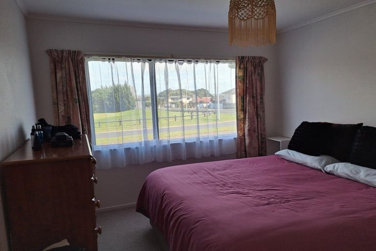 Photo of property in 1 Stella Drive, Clarks Beach, 2122