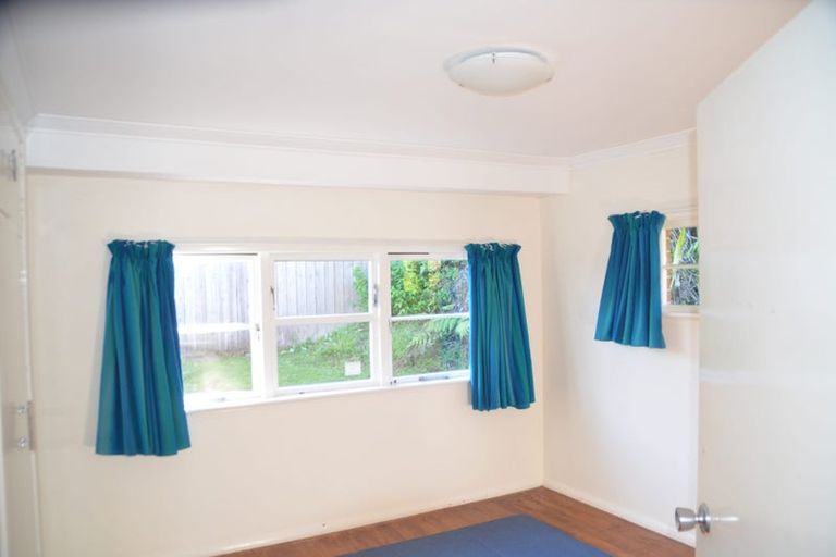 Photo of property in 5 Poto Road, Normandale, Lower Hutt, 5010