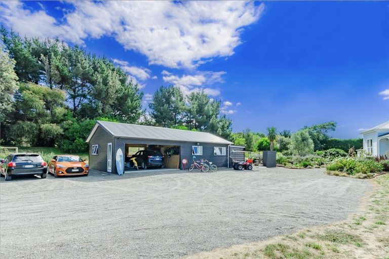 Photo of property in 17 Paetawa Road, Peka Peka, Waikanae, 5391