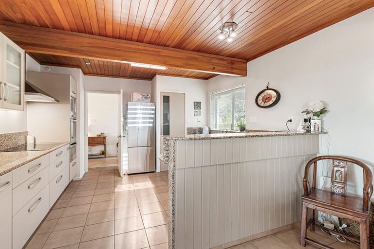 Photo of property in 9a Braemar Road, Castor Bay, Auckland, 0620