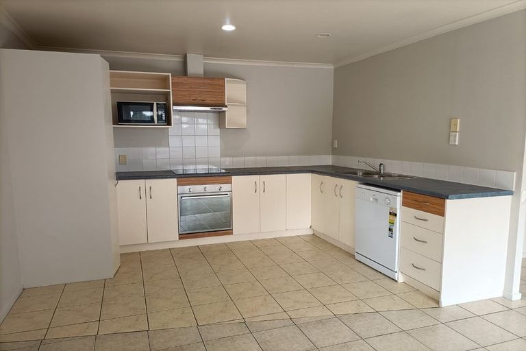 Photo of property in 32 Kayes Road, Pukekohe, 2120