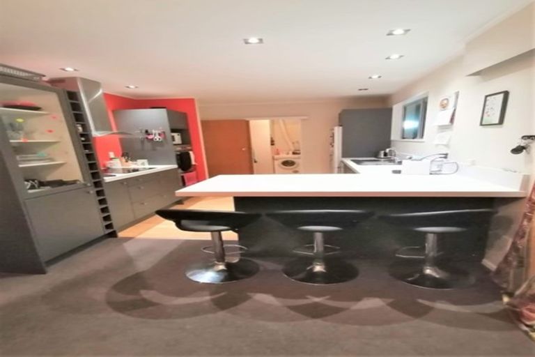 Photo of property in 32 Glanmire Road, Newlands, Wellington, 6037