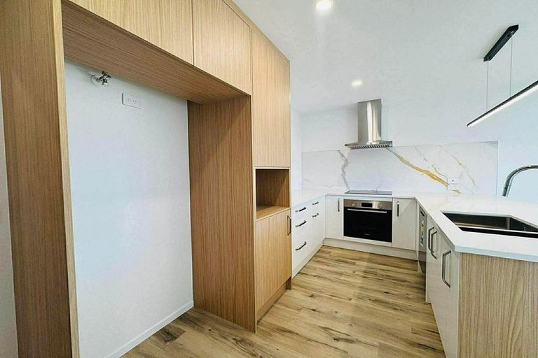 Photo of property in 17 Akoranga Place, Hornby, Christchurch, 8042