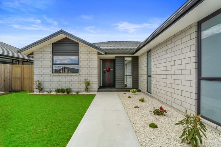 Photo of property in 8 Kimbolton Street, Rototuna North, Hamilton, 3210