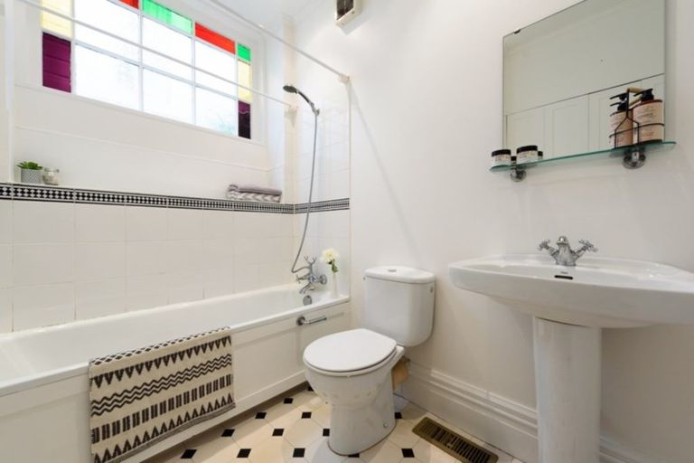 Photo of property in 3/57 Central Terrace, Kelburn, Wellington, 6012