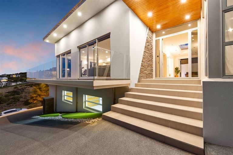 Photo of property in 4 Law Lane, Mount Pleasant, Christchurch, 8081