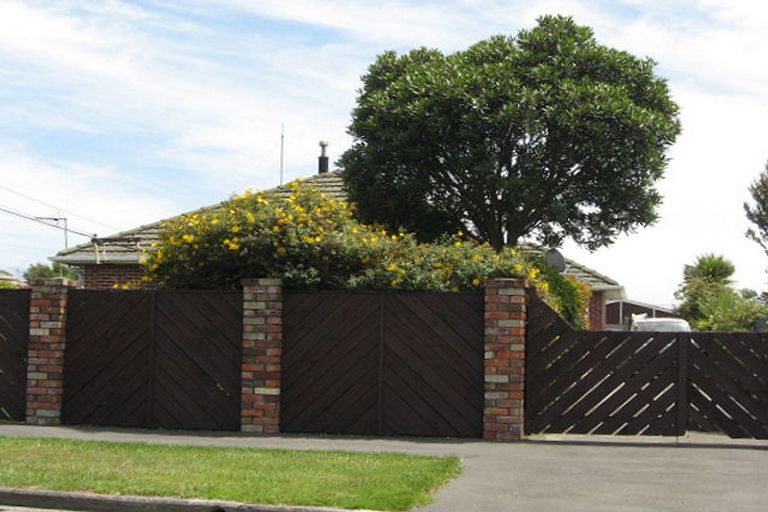 Photo of property in 21 Emlyn Place, Avondale, Christchurch, 8061
