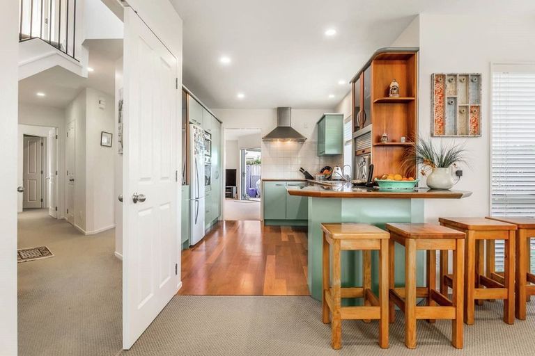 Photo of property in 6a Devon Road, Bucklands Beach, Auckland, 2012