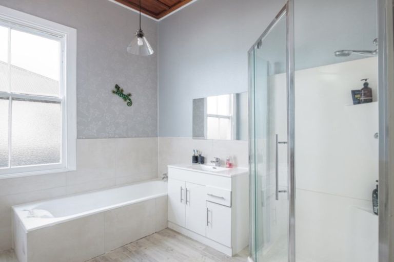 Photo of property in 4 Hinaki Street, Inner Kaiti, Gisborne, 4010