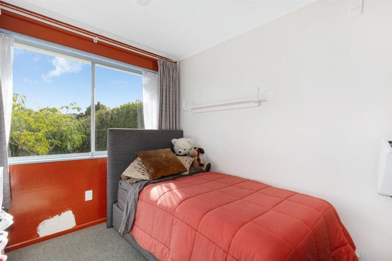 Photo of property in 96a Wainuiomata Road, Wainuiomata, Lower Hutt, 5014