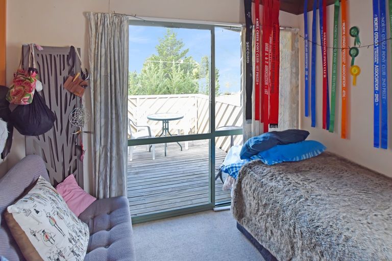 Photo of property in 12 Ahuriri Drive, Omarama, 9412