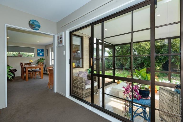 Photo of property in 21 Laing Crescent, Heathcote Valley, Christchurch, 8022