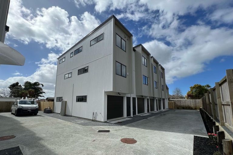 Photo of property in 6/113 Te Atatu Road, Te Atatu South, Auckland, 0610