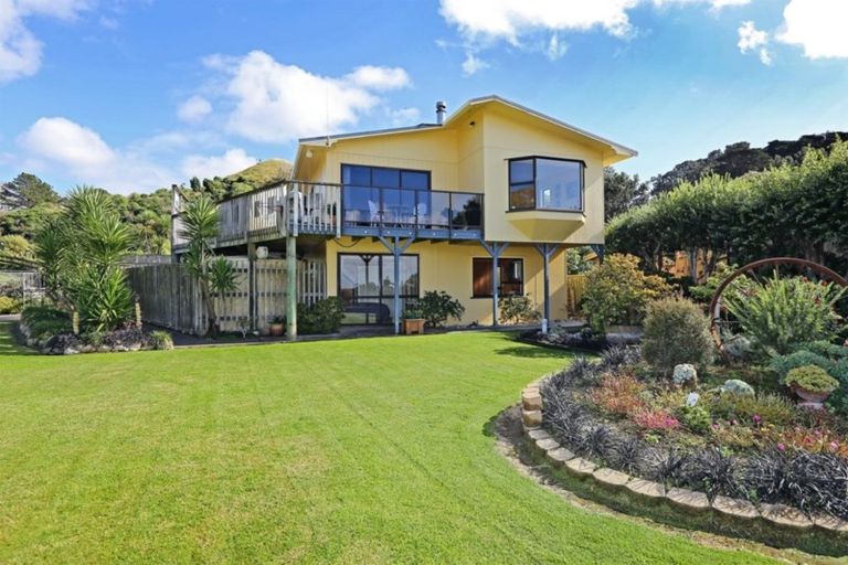 Photo of property in 1 Mchardy Place, Glenfield, Auckland, 0627