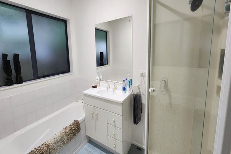 Photo of property in 38 Esther Place, Red Beach, 0932