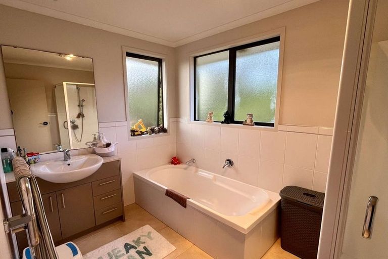 Photo of property in 50 Greenbough Lane, Greenhithe, Auckland, 0632