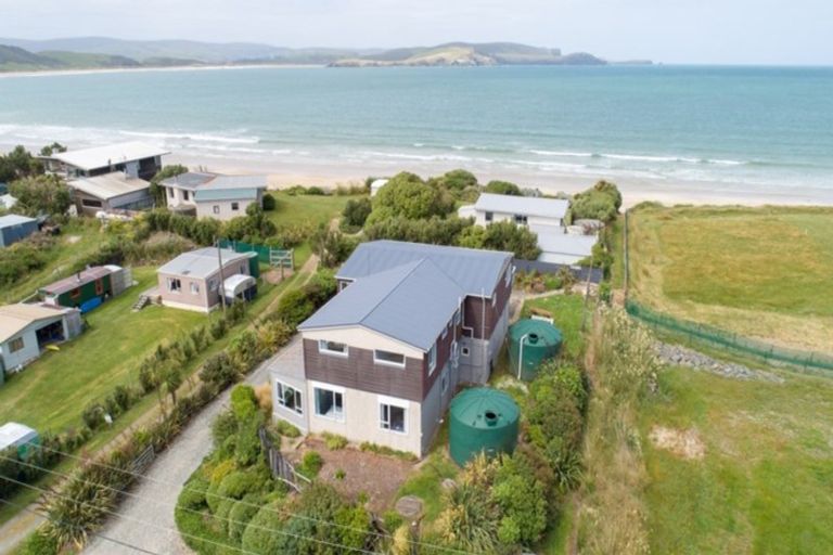 Photo of property in 529 Waikawa-curio Bay Road, Curio Bay, Tokanui, 9884