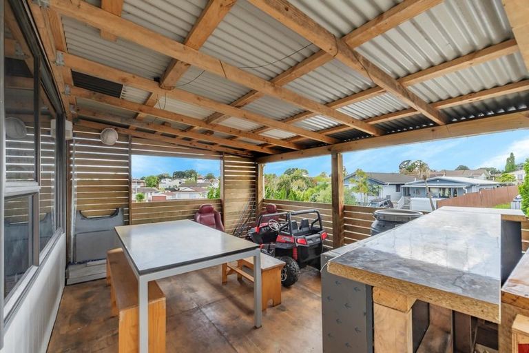 Photo of property in 1/1 Rebecca Rise, Weymouth, Auckland, 2103