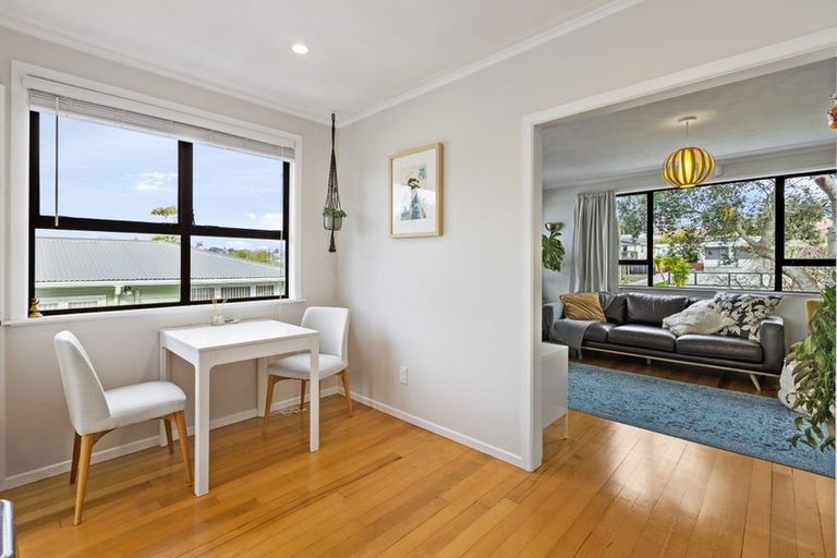 Photo of property in 6 Claridge Street, Glen Eden, Auckland, 0602