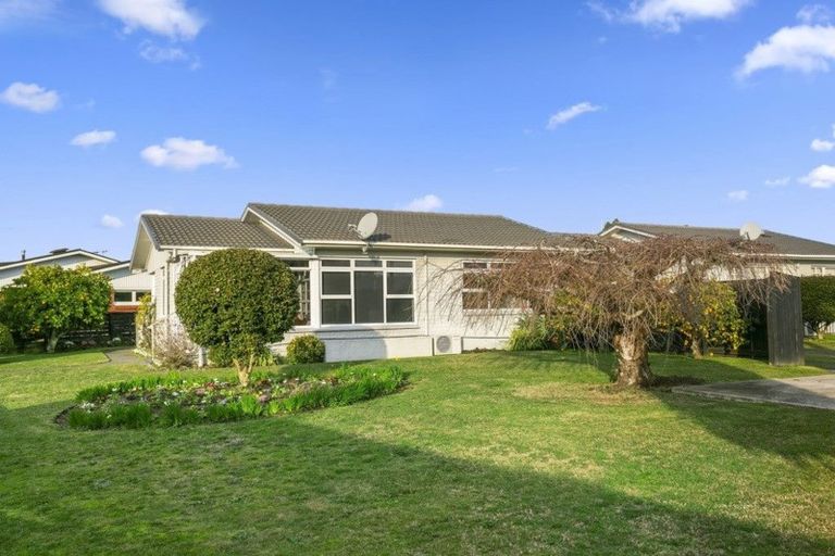 Photo of property in 2 Glading Place, St Andrews, Hamilton, 3200